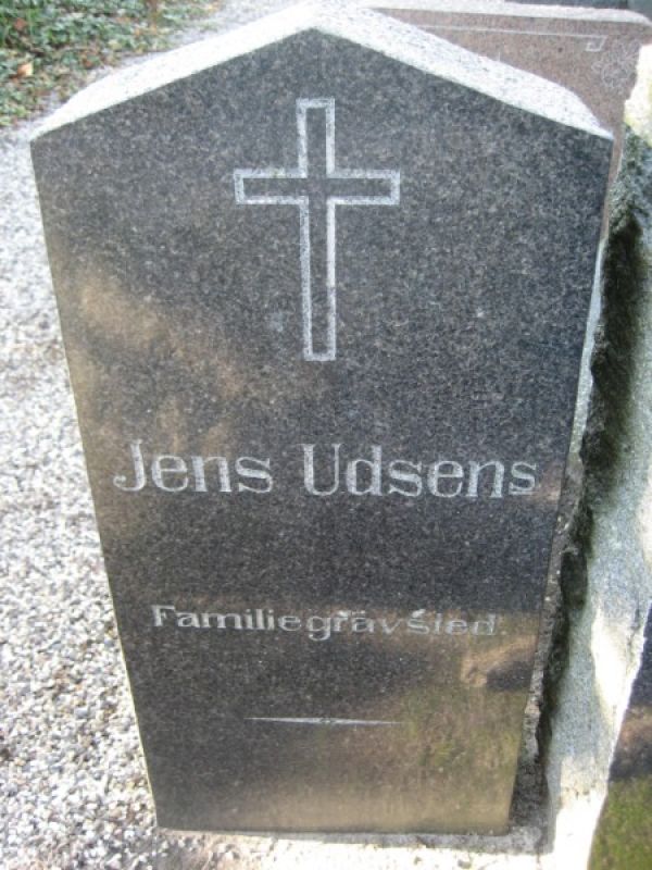 Jens Udsen's familiegravsted.jpg